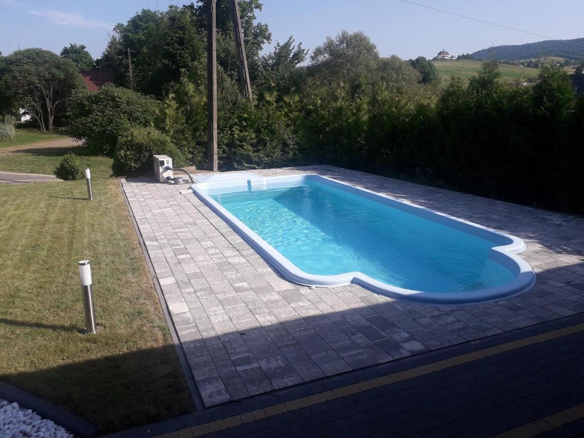 Jaskowa Chata Bieszczady Apartament Z Basenem Baligród Esterno foto