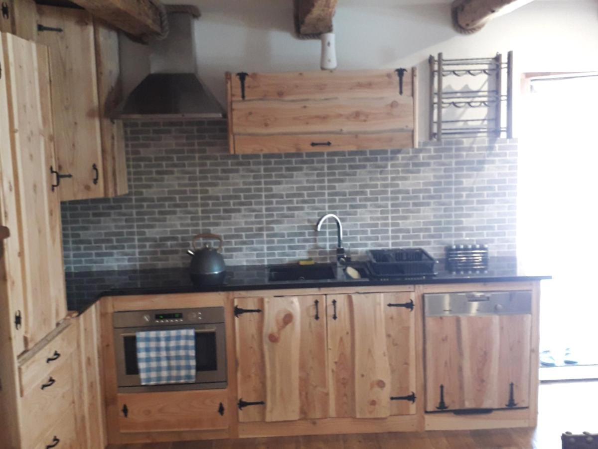 Jaskowa Chata Bieszczady Apartament Z Basenem Baligród Esterno foto