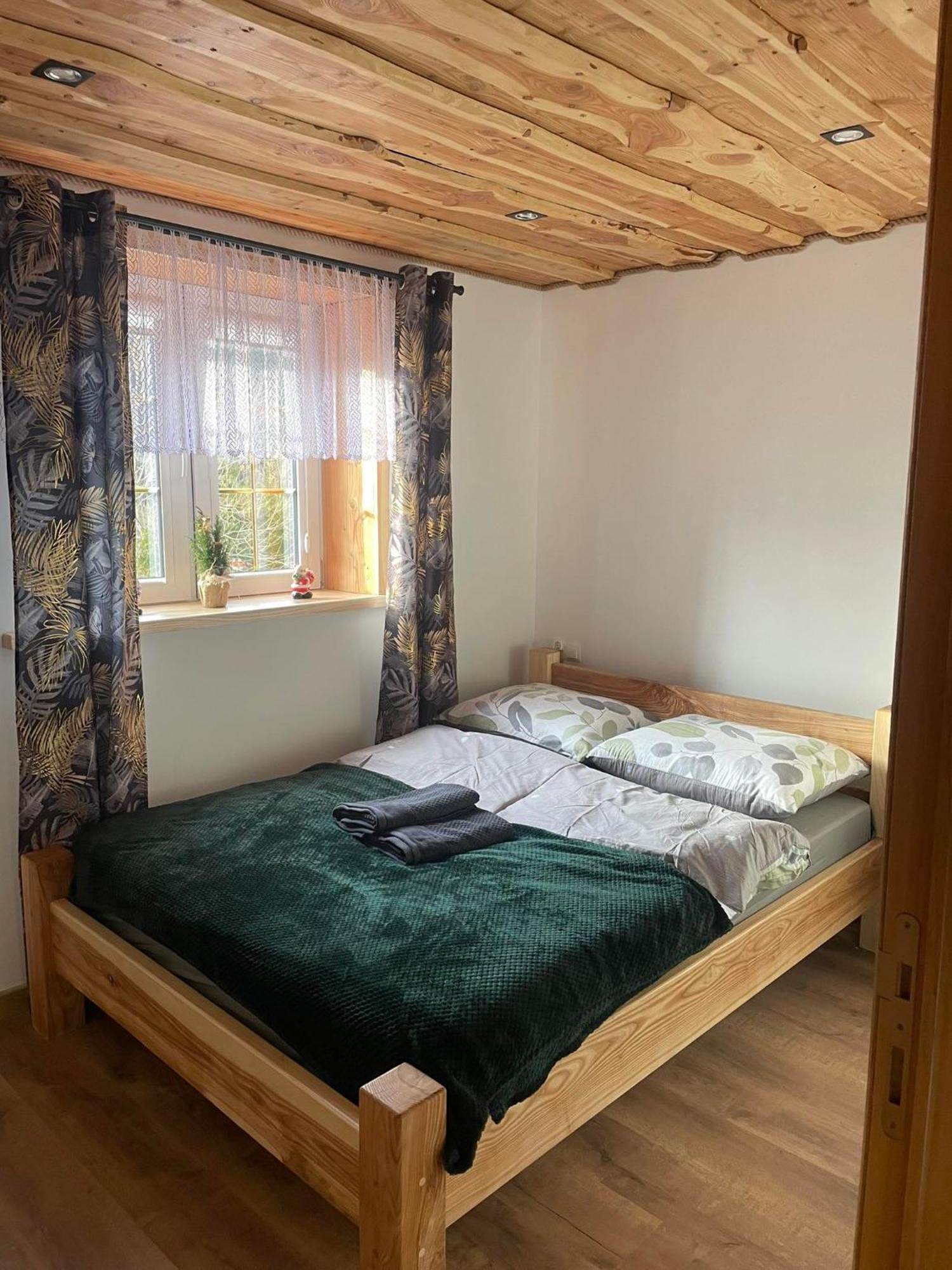 Jaskowa Chata Bieszczady Apartament Z Basenem Baligród Esterno foto